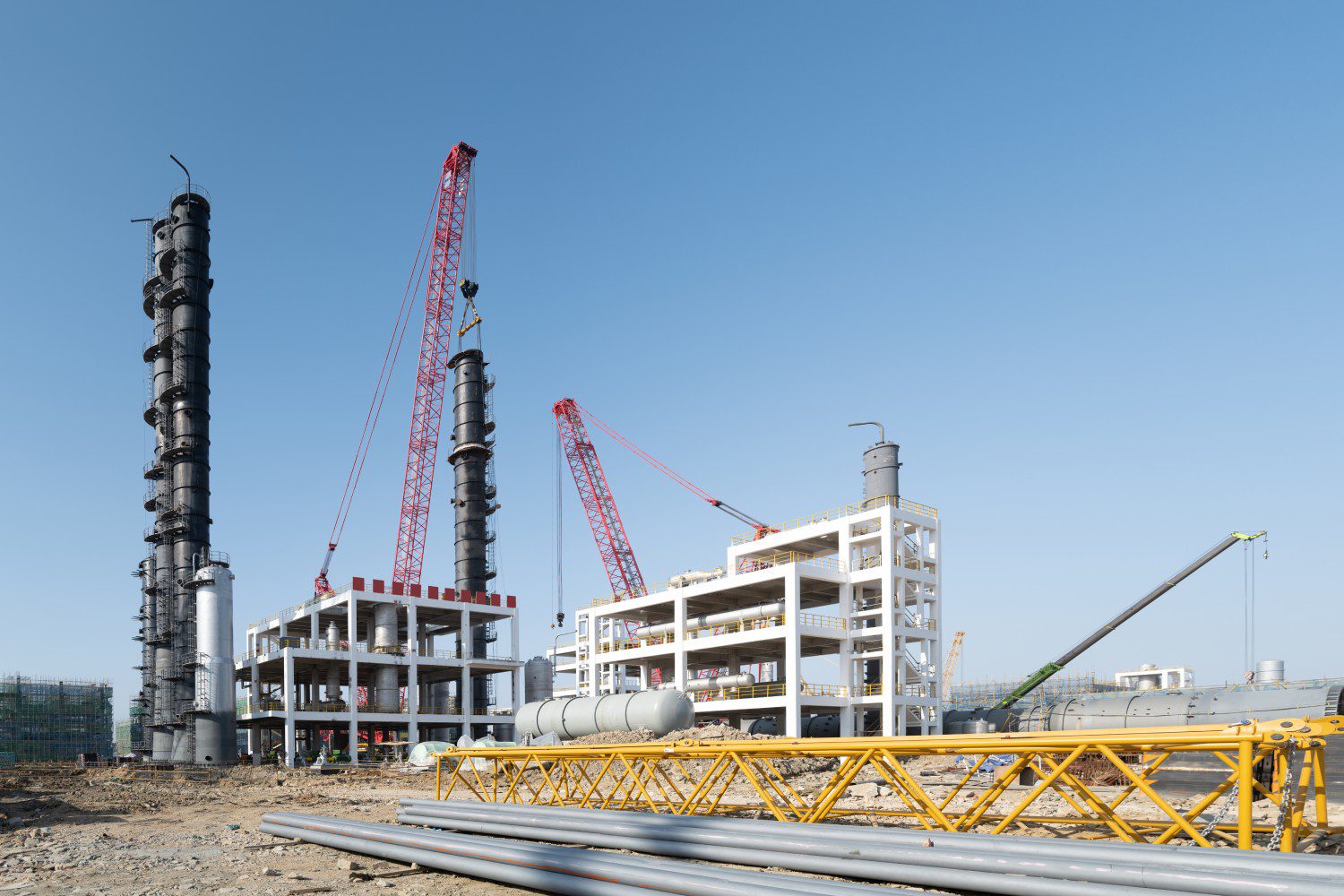 Industrial construction site with cranes and structures.